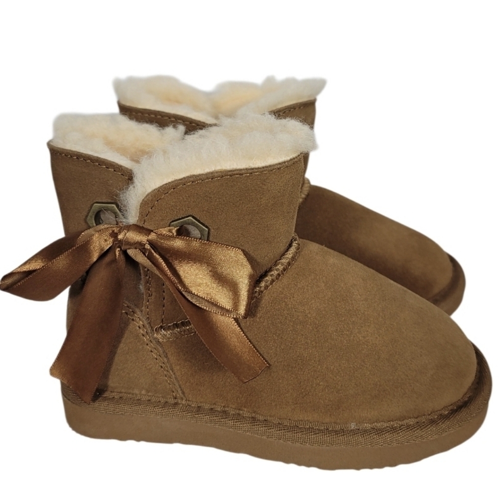 Girls Bearpaw Tan Chestnut Brown Shearling Ankle Suede Boots Satin  Ribbons 11